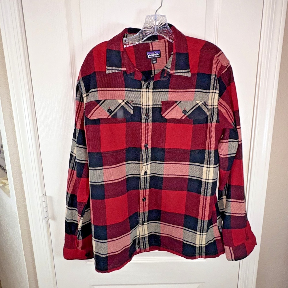 Patagonia Men's Organic Cotton Shirt Medium‎ Red Black Plaid Button-Up EUC